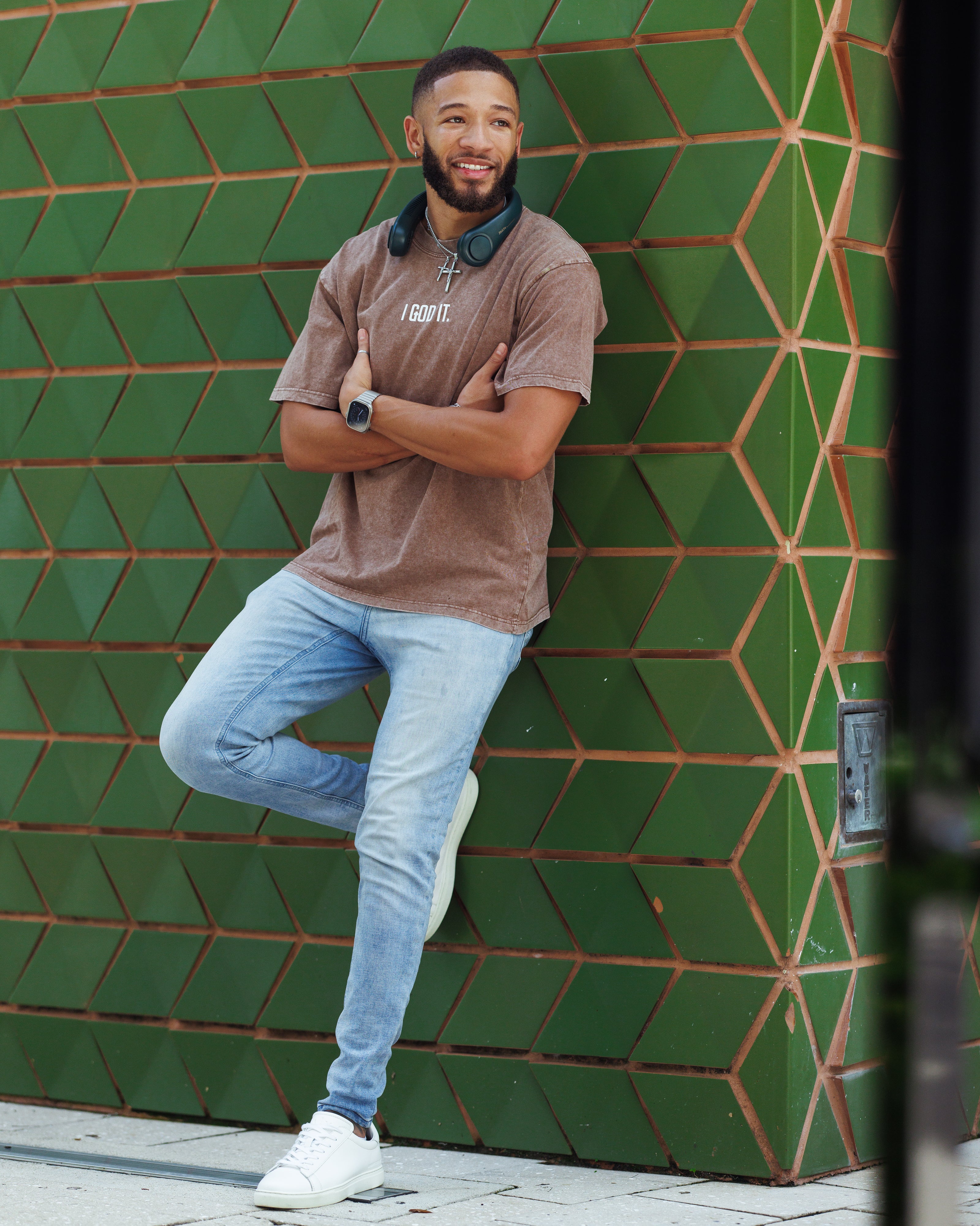 BROWN ACID WASH " I GOD IT " T-SHIRT